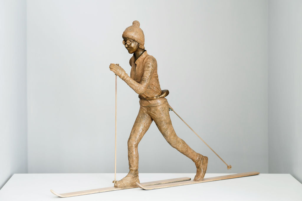 la skieuse nordique sculpture bronze profil