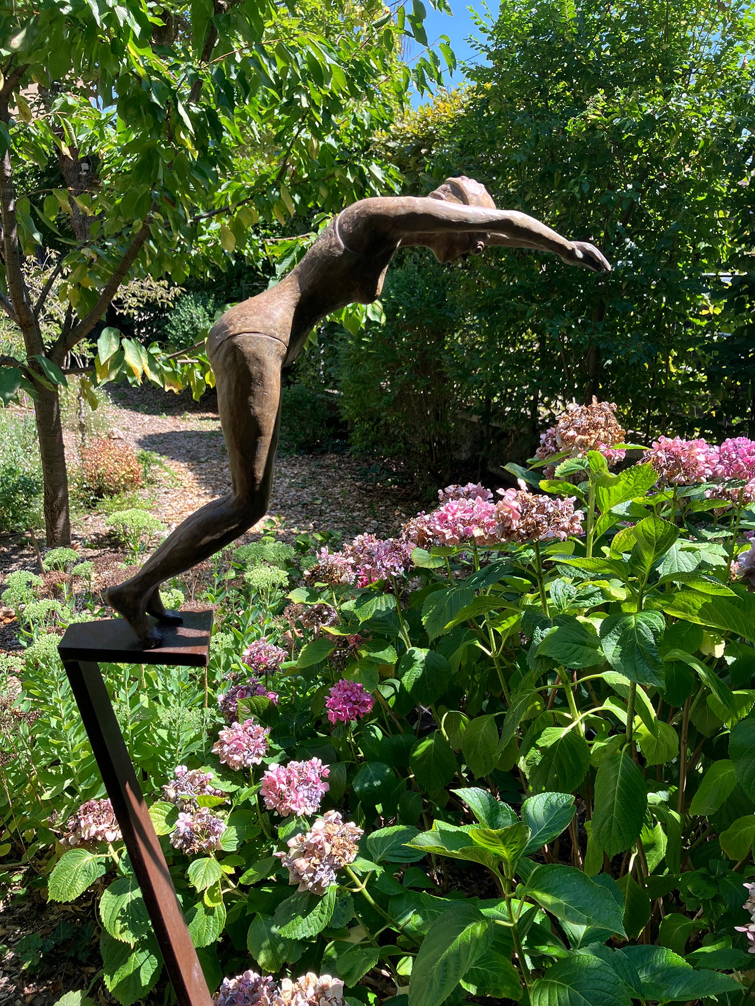sculpture au jardin le plongeon bronze