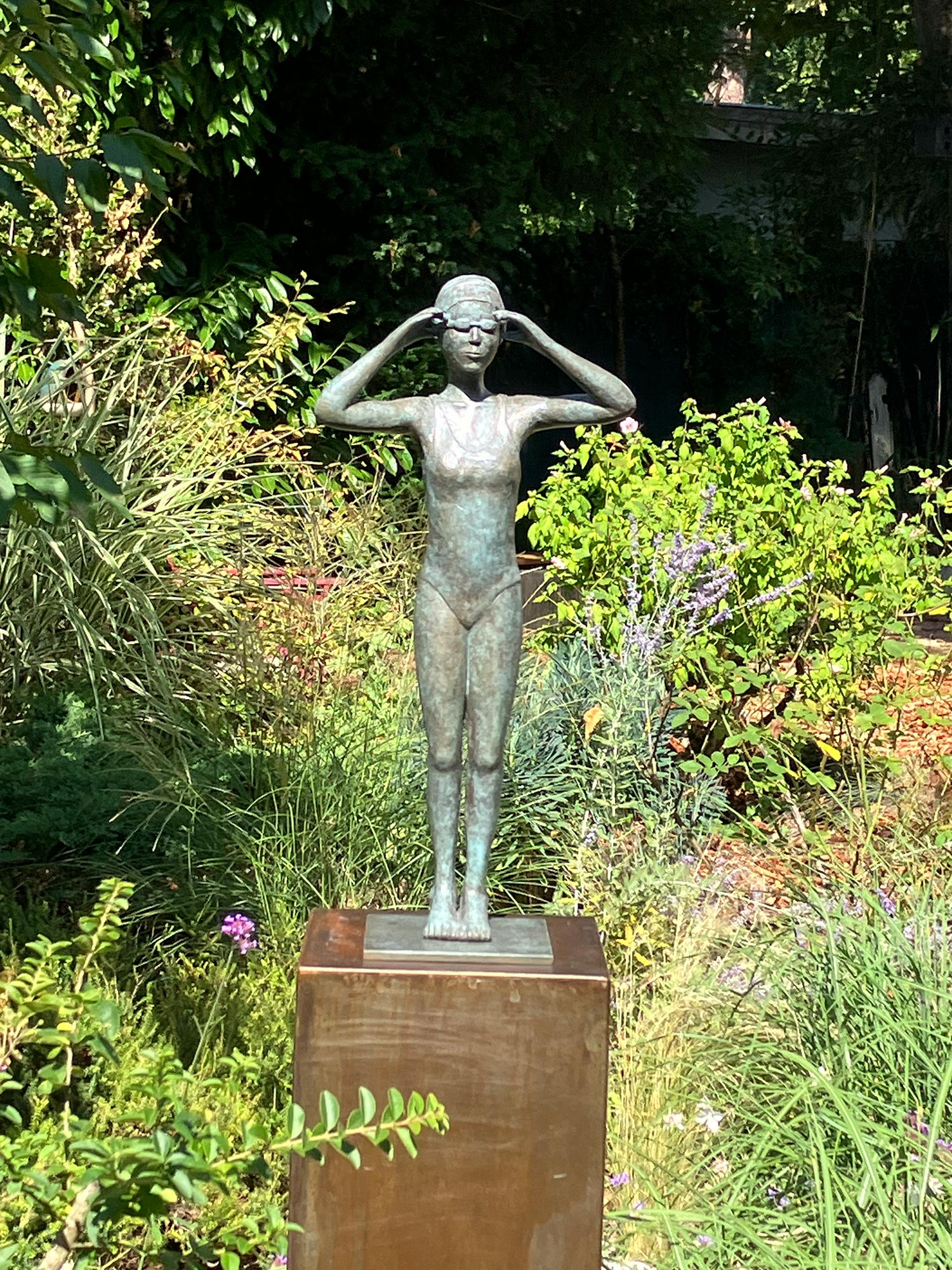 sculpture au jardin sur le plot face