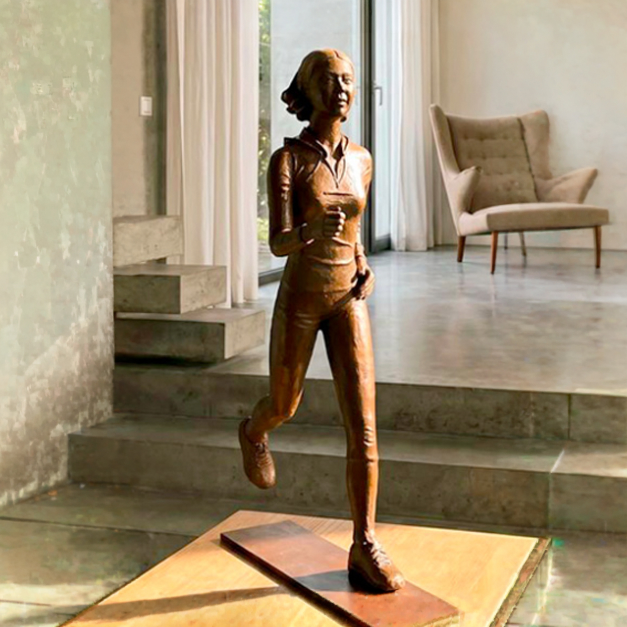 SYLVIE MAGADUR SCULPTURE BRONZE LA JOGGEUSE décor